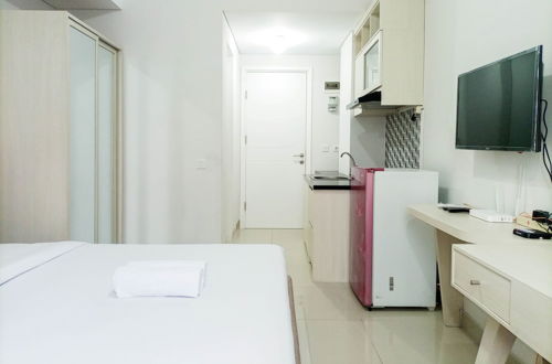 Foto 8 - Modern Look And Comfortable Studio Barsa City Apartment