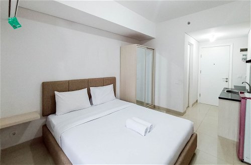 Photo 9 - Modern Look And Comfortable Studio Barsa City Apartment