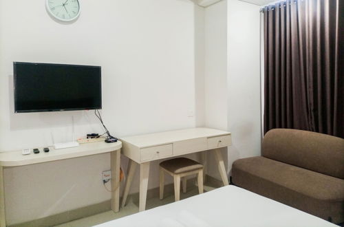 Photo 3 - Modern Look And Comfortable Studio Barsa City Apartment