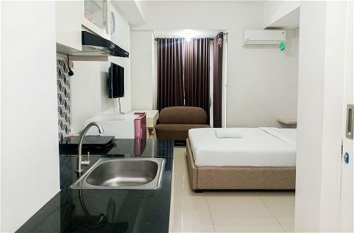 Photo 14 - Modern Look And Comfortable Studio Barsa City Apartment