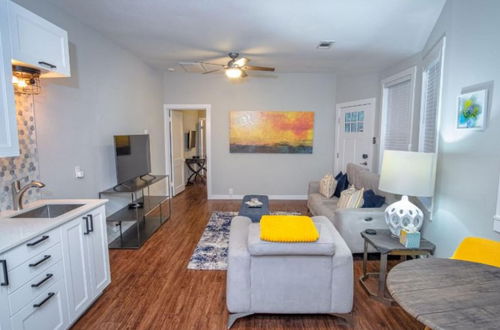 Photo 22 - Remodeled Modern 1BR 1BA Apt Near Downtown 5min Pearl