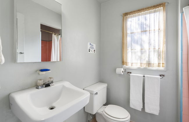 The New Star Motel with Studio-Kitchens: 1950s Extended-Stay Lodging and Retreat Center - Foto 64