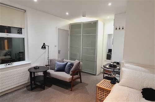 Photo 1 - Maple House - Inviting 1-bed Apartment in London