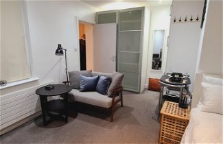 Photo 2 - Maple House - Inviting 1-bed Apartment in London