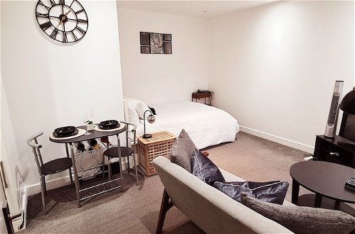 Photo 6 - Maple House - Inviting 1-bed Apartment in London