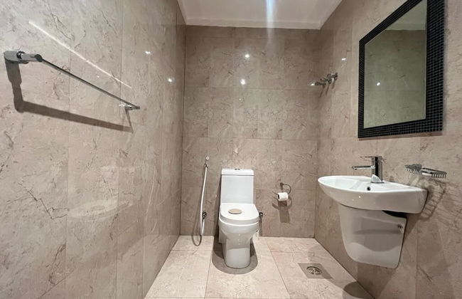 White luxury Suite hotel - Photo 17