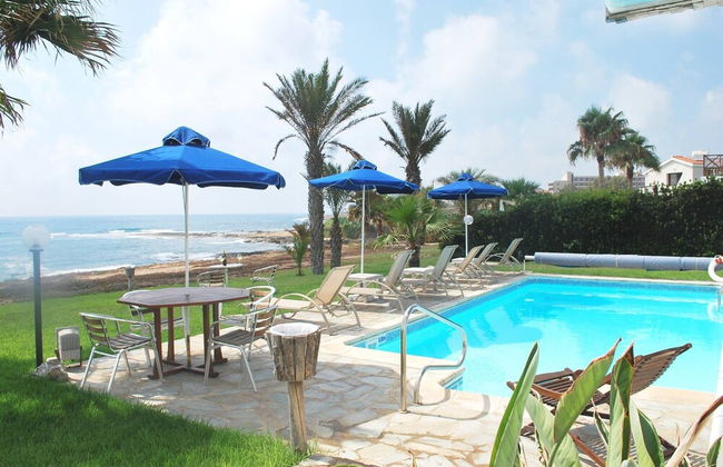 Sea Front Villa With Private Heated Pool, Quiet Area Paphos 322 - Photo 44