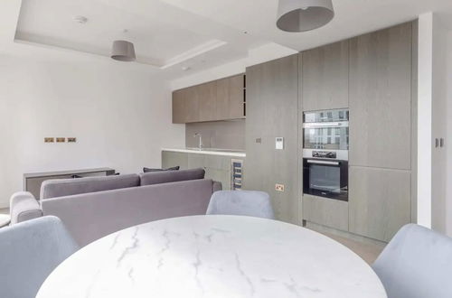 Photo 18 - Luxurious 1BD Flat by the River - Vauxhall