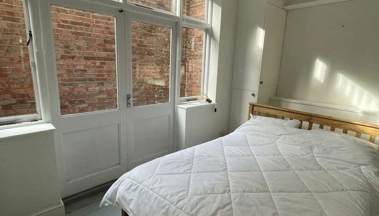 Photo 1 - Spacious & Unique 1BD Flat - Bethnal Green