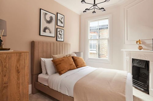 Photo 18 - The Elmfield Road Wonder - Dazzling 2bdr Flat