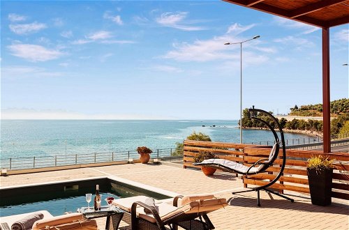 Foto 23 - Aurora Luxury Retreat - Beachfront Private Pool