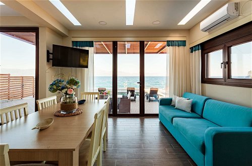 Foto 8 - Aurora Luxury Retreat - Beachfront Private Pool