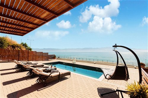 Photo 13 - Aurora Luxury Retreat - Beachfront Private Pool