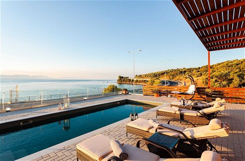 Foto 46 - Aurora Luxury Retreat - Beachfront Private Pool