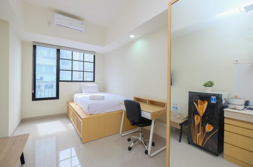 Photo 1 - Comfy Studio At 2Nd Floor Evenciio Margonda Apartment