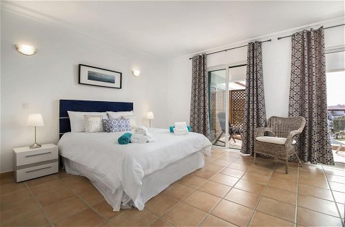 Photo 8 - Stylish 3 Bedroom Apartment in Vila Sol Resort