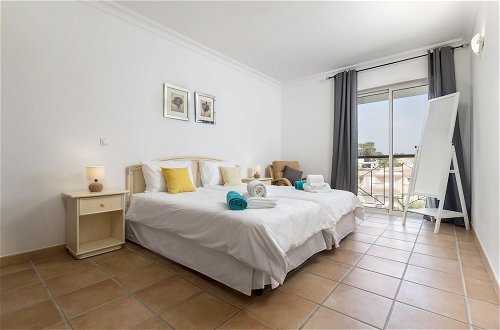 Photo 11 - Stylish 3 Bedroom Apartment in Vila Sol Resort