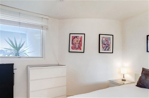 Photo 4 - 2 Bed &1 Bath Apartment in Canary Wharf