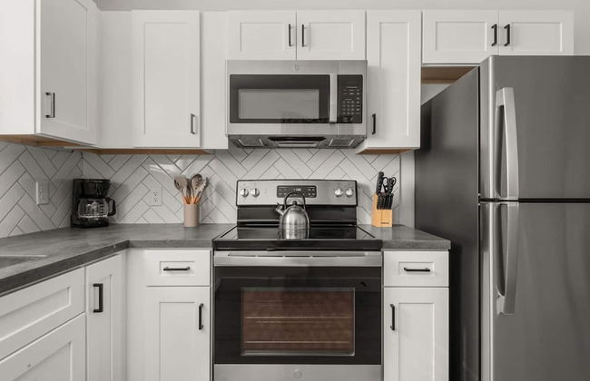 Charming Nashville Retreat Unit #2a 2 Bedroom Apts - Photo 13