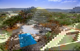 Foto 1 - Charming Villa With Swimming Pool