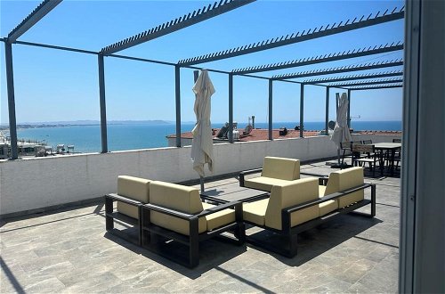 Foto 17 - Penthouse Apartment With Terrace on the sea