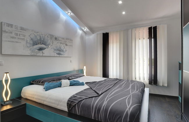 Modern Villa With Private Pool Consisting of 2 Apartments Near the Beach - Foto 3