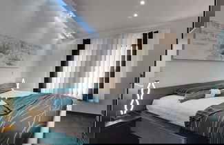 Foto 3 - Modern Villa With Private Pool Consisting of 2 Apartments Near the Beach