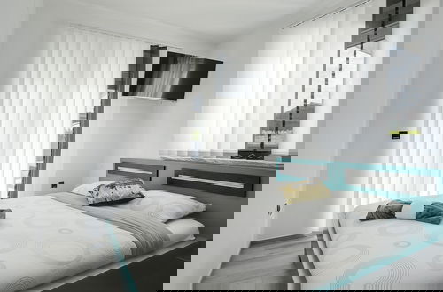 Foto 4 - Modern Villa With Private Pool Consisting of 2 Apartments Near the Beach