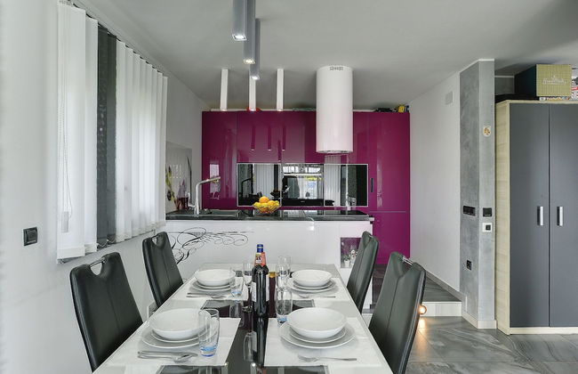 Modern Villa With Private Pool Consisting of 2 Apartments Near the Beach - Foto 8