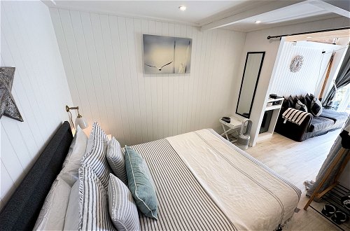 Foto 3 - Beautiful 1-bed Cabin in Hayling Island