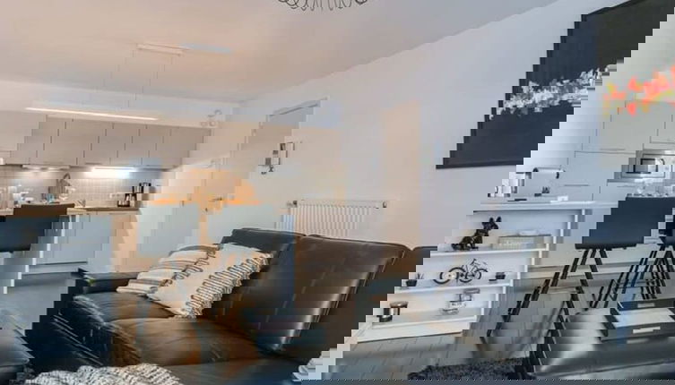 Foto 1 - Modern Apartment Near the Beach