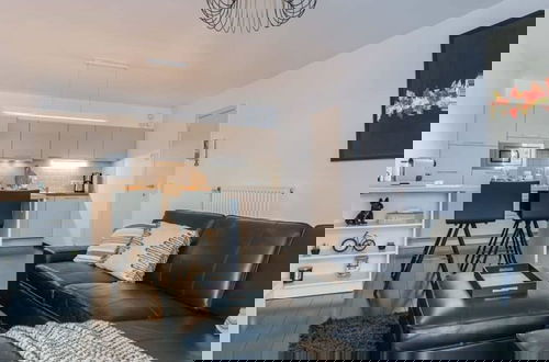 Foto 1 - Modern Apartment Near the Beach