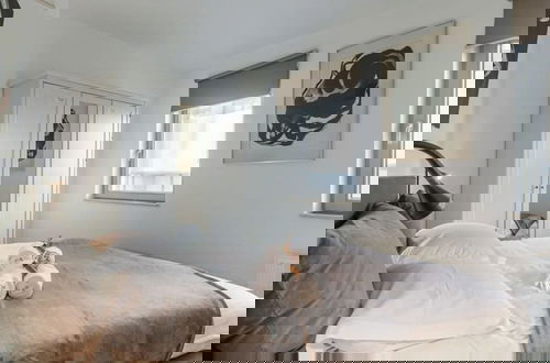 Foto 9 - Modern Apartment Near the Beach