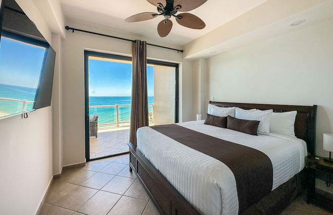 Beach Bliss Retreat 2BR Beachfront Condo - Photo 32