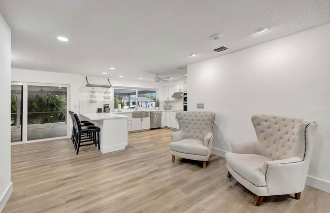 Waterfront Paradise Chic 3 BDR - Photo 35