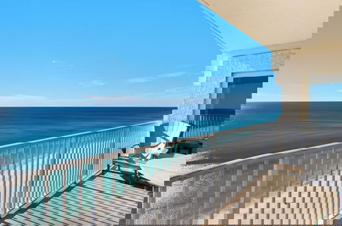 Foto 48 - Beachfront Corner Unit w/ Wrap-around Balcony, Close to Attractions!