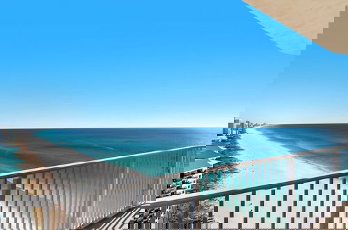 Foto 44 - Beachfront Corner Unit w/ Wrap-around Balcony, Close to Attractions!