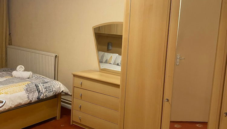 Foto 1 - Charming 4-bedroom Apartment in East London - Perfect City Getaway