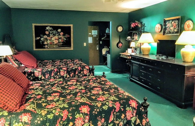 Victorian Inn Elkhart Lake Wisconsin - Photo 33
