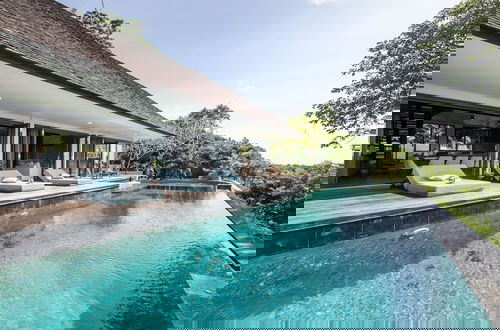 Foto 3 - Clifftop Villa 5 Mins to Bingin