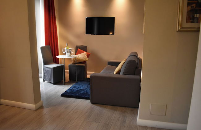 The Roman Empire Guesthouse - Photo 20