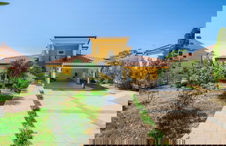 Foto 1 - Attractive Apartment With Garden