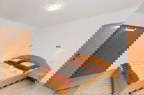 Foto 8 - Upscale Apartment in Salzburg With Terrace and Country Views