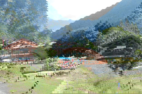 Foto 56 - Spacious Holiday Home Near Center of Champagny