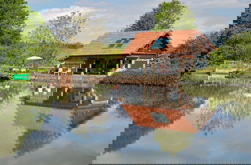 Foto 10 - Waterfront Cottage With Pond
