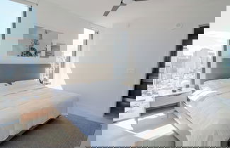 Foto 3 - Luxurious Downtown Escape