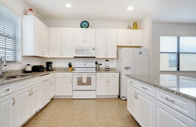 Beautiful 4 Bedroom Home Near Disney! 4 Villa by Redawning - Foto 15
