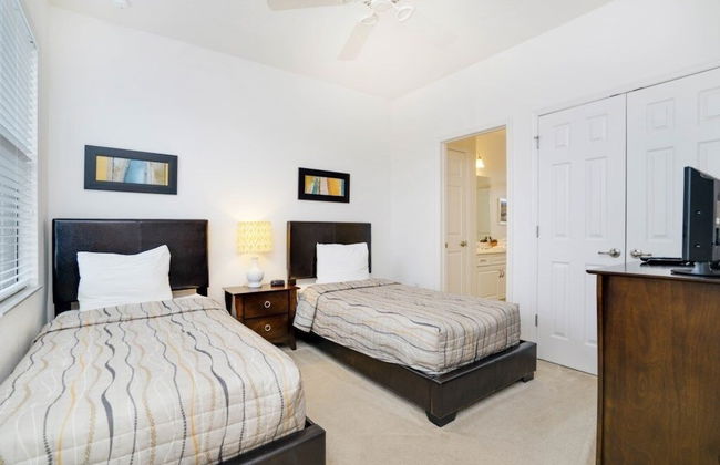 Beautiful 4 Bedroom Home Near Disney! 4 Villa by Redawning - Foto 7