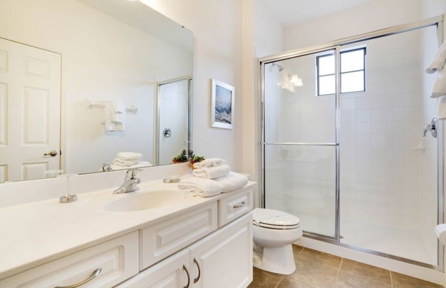 Beautiful 4 Bedroom Home Near Disney! 4 Villa by Redawning - Foto 22