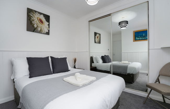 2-bed Flat, Wishaw, Free Parking, Family-friendly - Foto 6